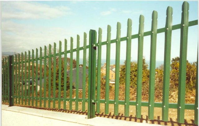 Green Palisade On Metal Post fitted on Top of Wall